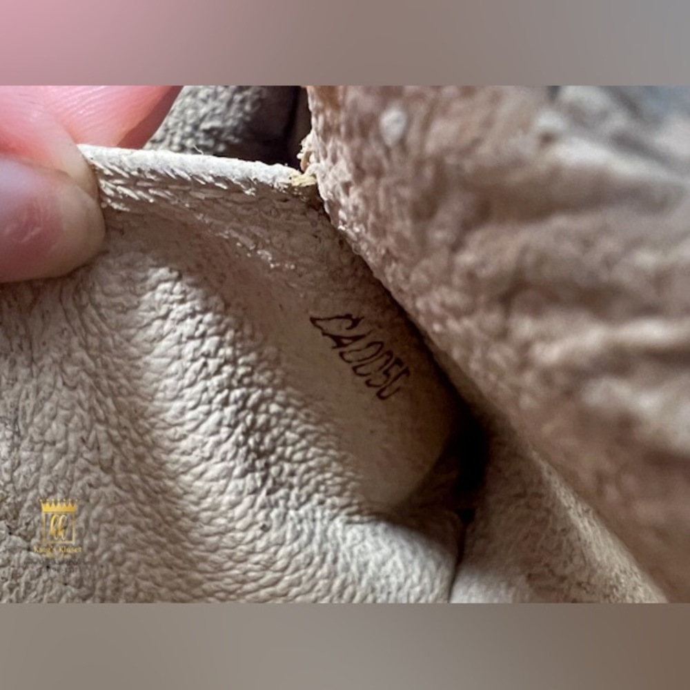 Louis Vuitton Cosmetics Pouch - Picture 12 of 13